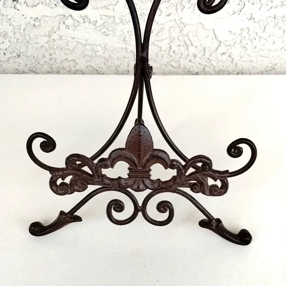 Vintage Cast Iron Fleur-de-Lis Display Easel Stand – Ornate Scroll Design – 11" - Picture 10 of 10